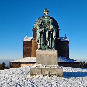 Tomáš Uhlíř na vrcholu Radhošť (3.12.2021 14:14)