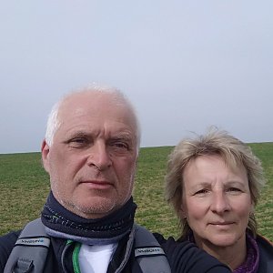 Ivana a Petr Kadovi na vrcholu Žerotínský vrch (29.3.2022 12:30)