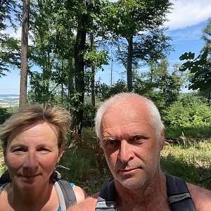 Ivana a Petr Kadovi na vrcholu Chlum (27.6.2022 13:19)