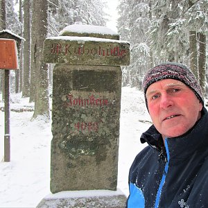 Michal Kříž na vrcholu Srní vrch (8.1.2022 11:14)