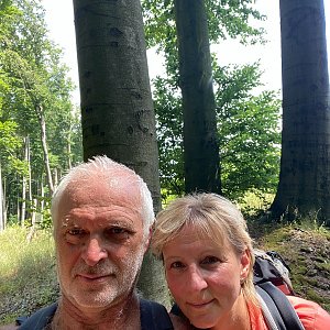 Ivana a Petr Kadovi na vrcholu Březová (28.6.2022 14:04)