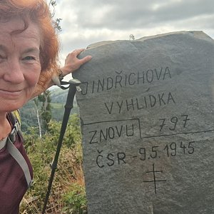 Anna na vrcholu Jindřichova vyhlídka (3.7.2022)