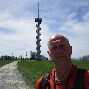 Michal Kříž na vrcholu Šibeník (1.5.2023 13:10)