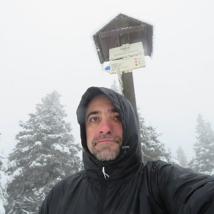 Daniel Ledl na vrcholu Podbělka (26.11.2022 15:46)