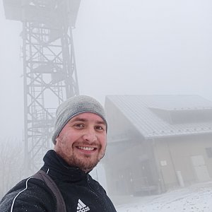 Bartek_na_cestach na vrcholu Malý Javorový (12.1.2022 13:53)