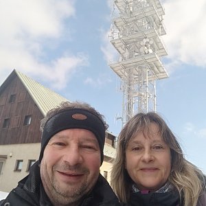 Jiří a Iveta na vrcholu Malý Javorový (12.2.2022 12:32)