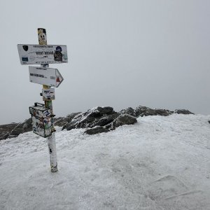Jakub Kotzot na vrcholu Veľký Kriváň (9.3.2024 11:03)