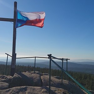 Kříž na vrcholu tuzemských hor a kopců